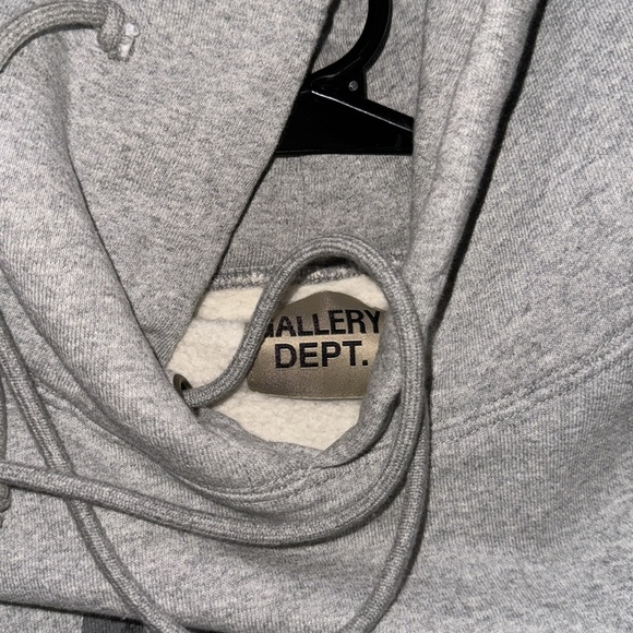 Grey Gallery Dept Hood . Art On Display . Worn 1 x - Picture 2 of 2